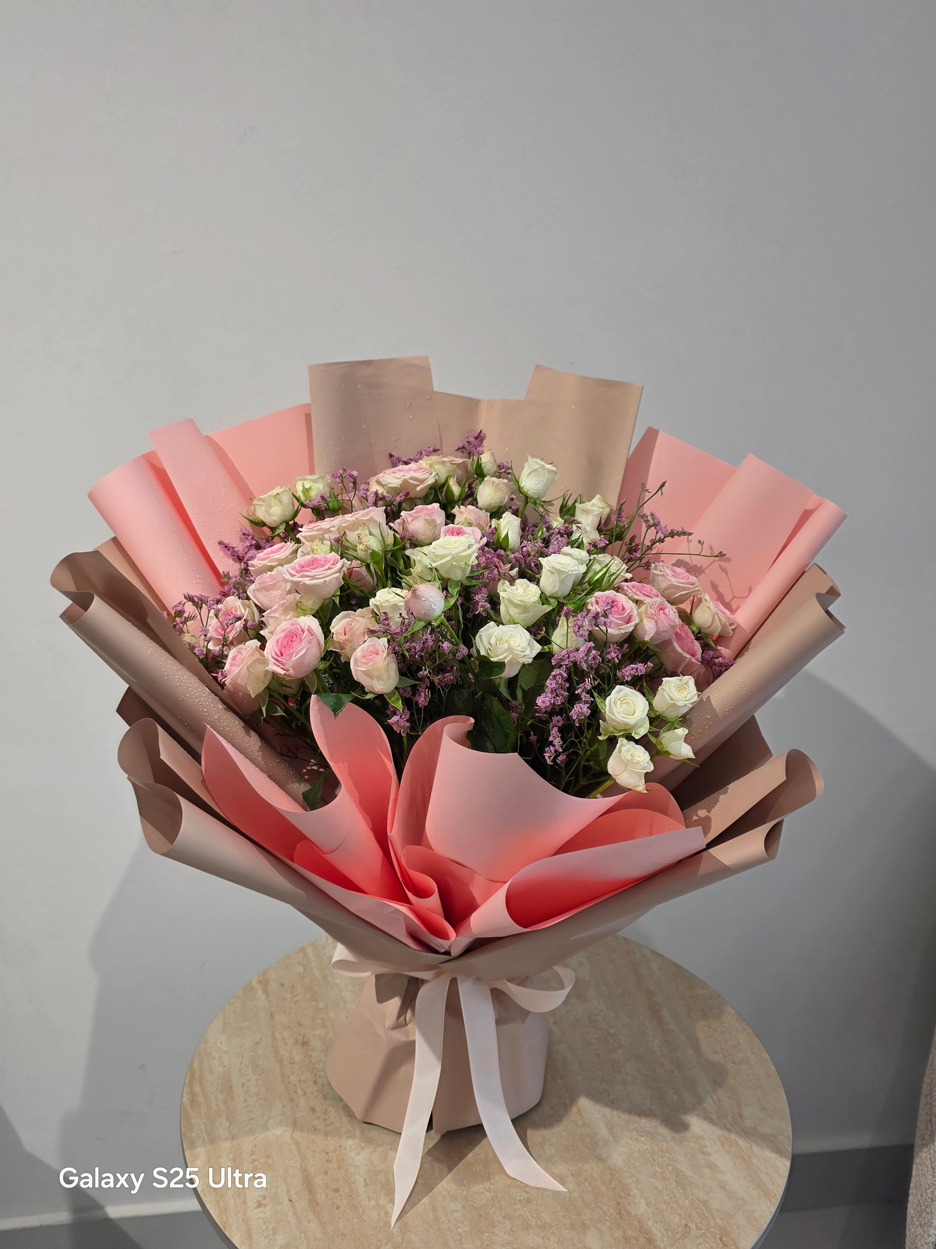 يمكن تغير لون الغلاف والورد