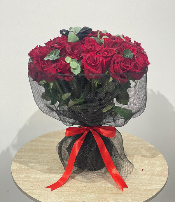 Noir Veil – Red Roses