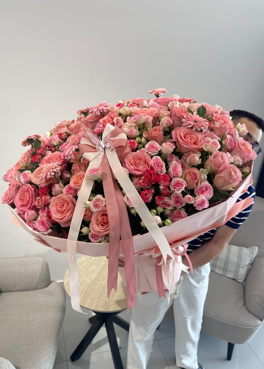 يمكن تغير لون الغلاف والورد وتحديد سعر الباقة