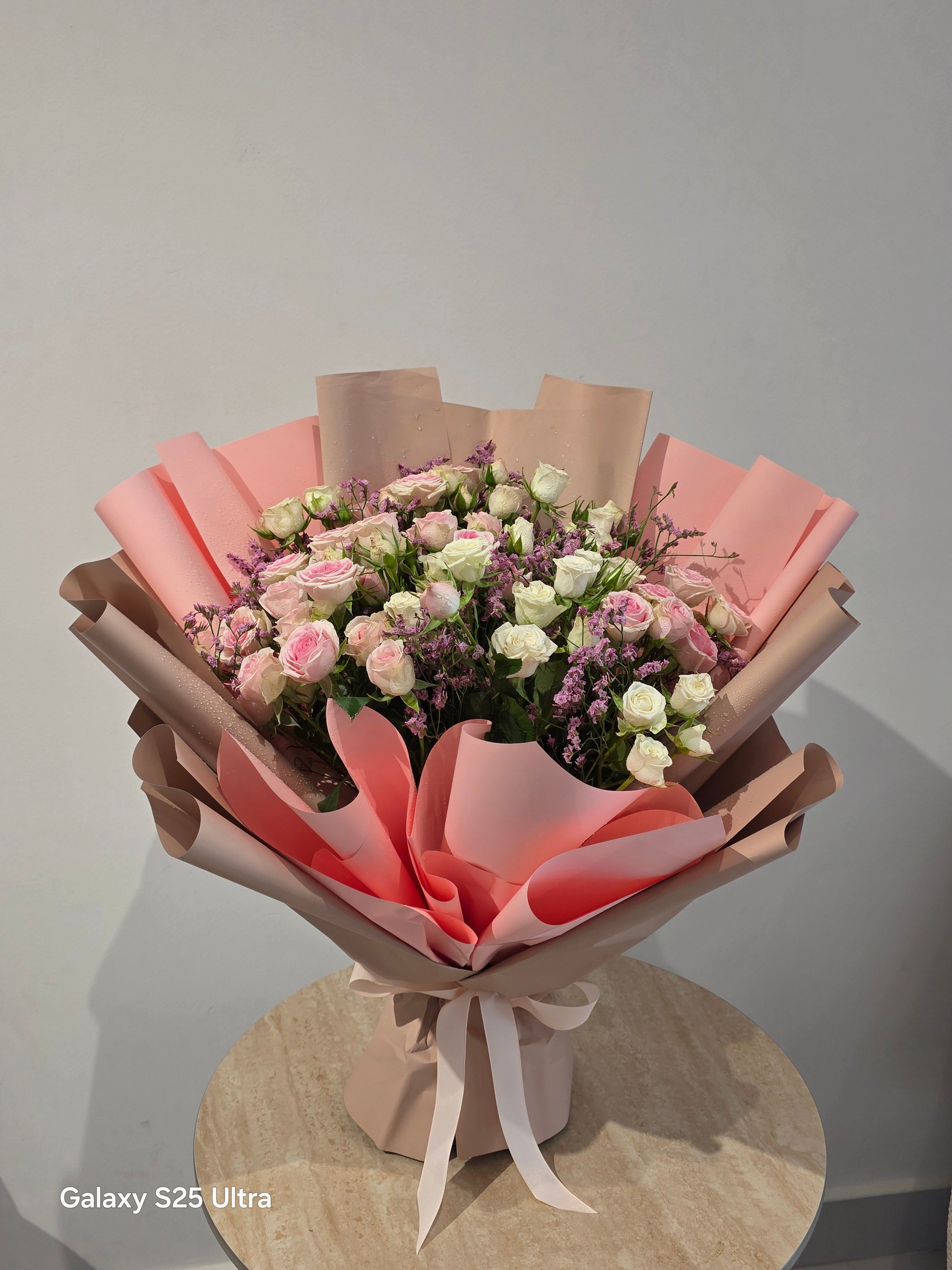 يمكن تغير لون الغلاف والورد