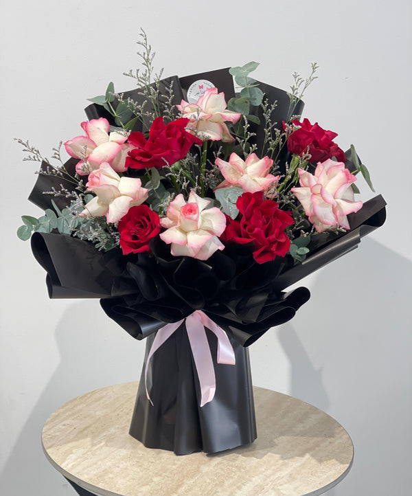 Noir Romance – Mixed Roses