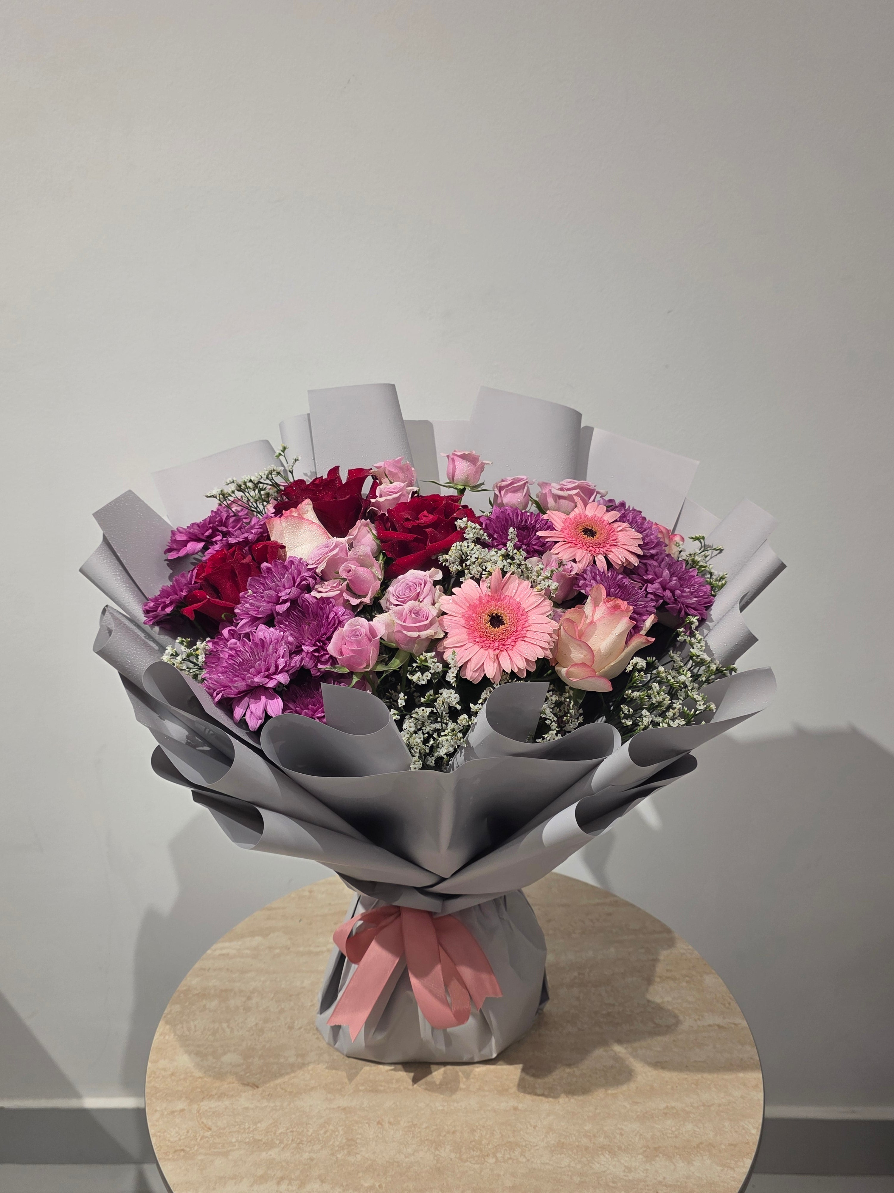 يمكن تغير لون الغلاف والورد وتحديد سعر الباقة