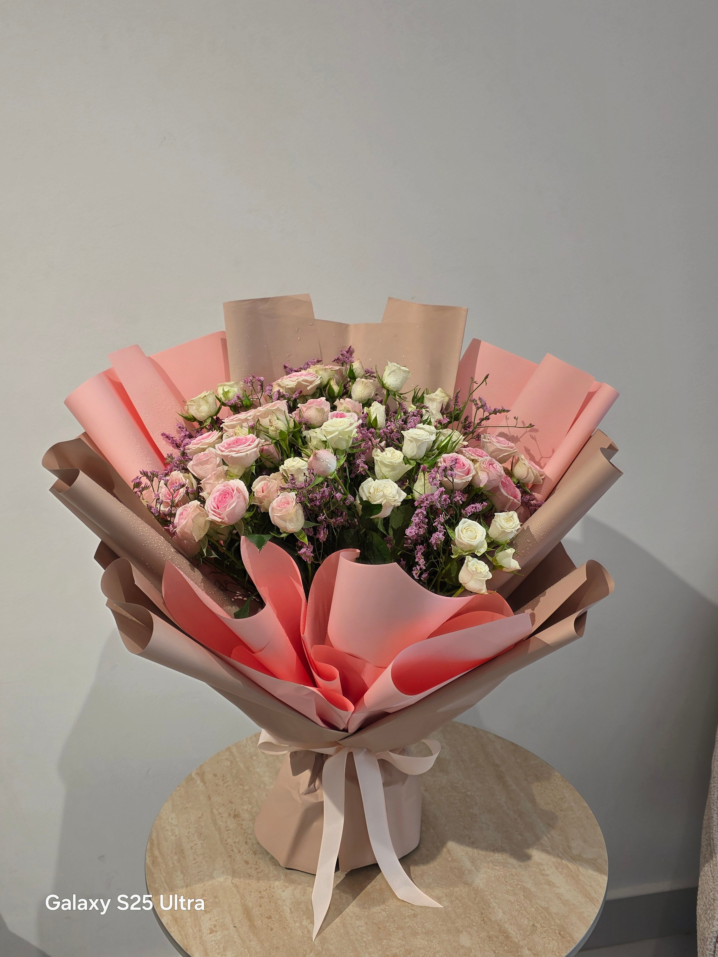 يمكن تغير لون الغلاف والورد