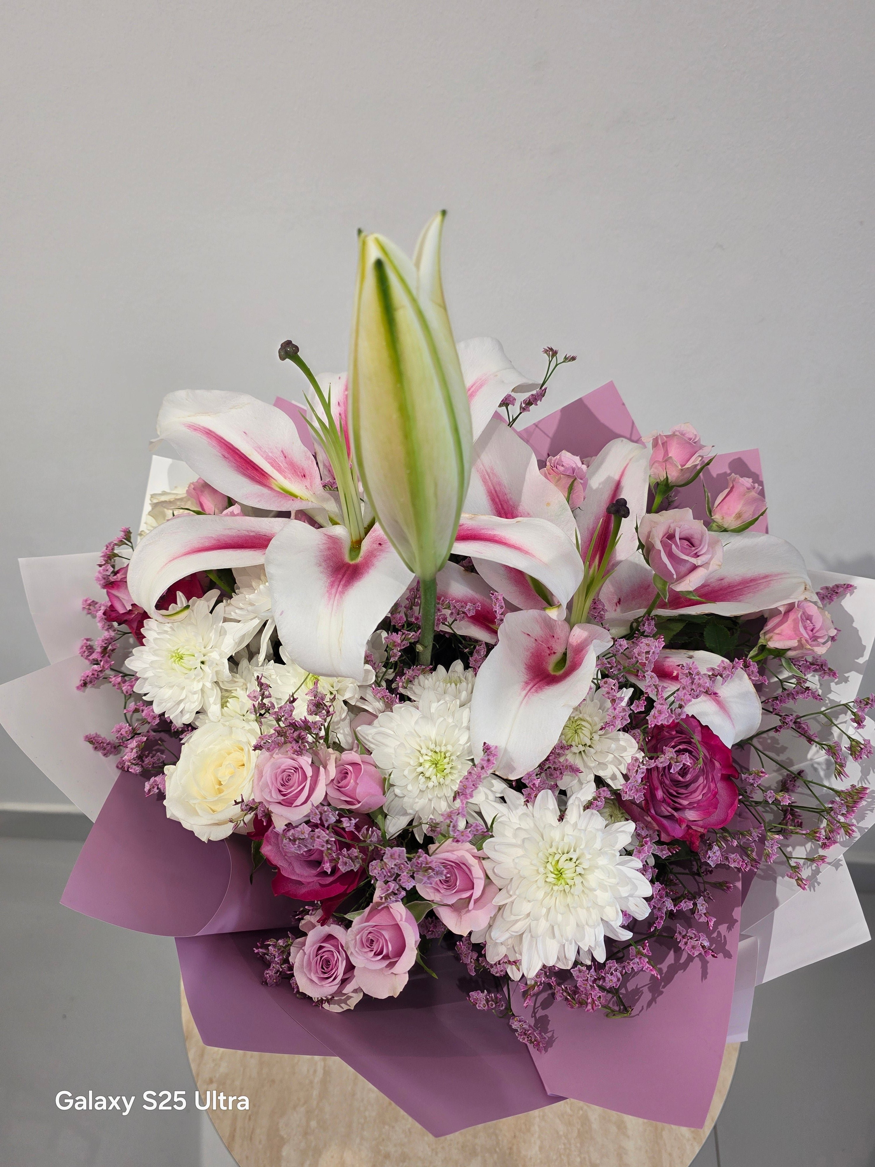 يمكن تغير لون الغلاف والورد